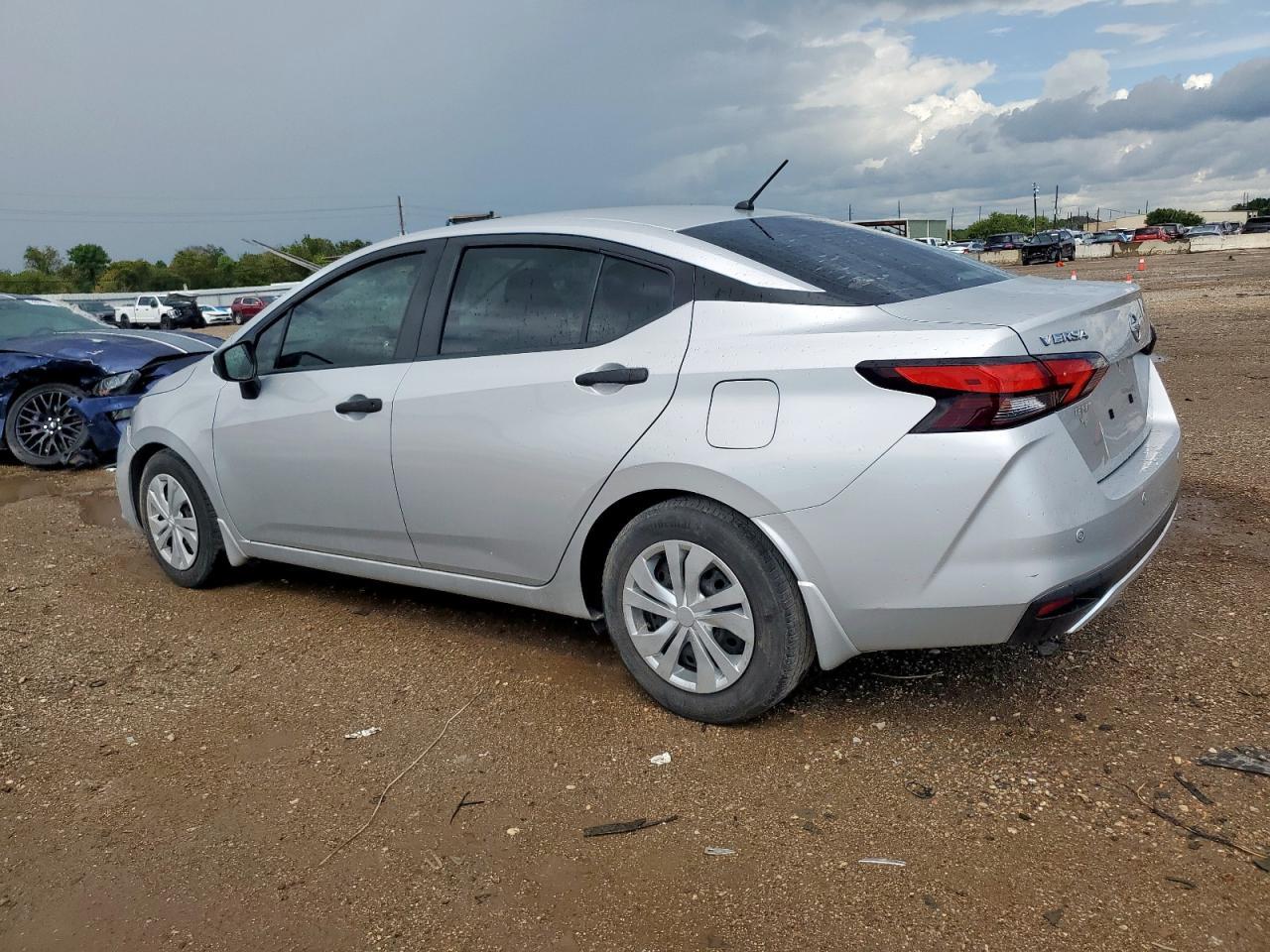 2020 Nissan Versa S - Фото 2