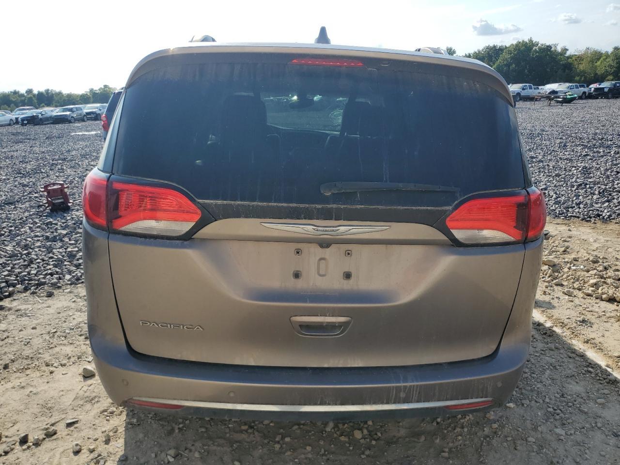 2017 Chrysler Pacifica Touring L Plus - Фото 6