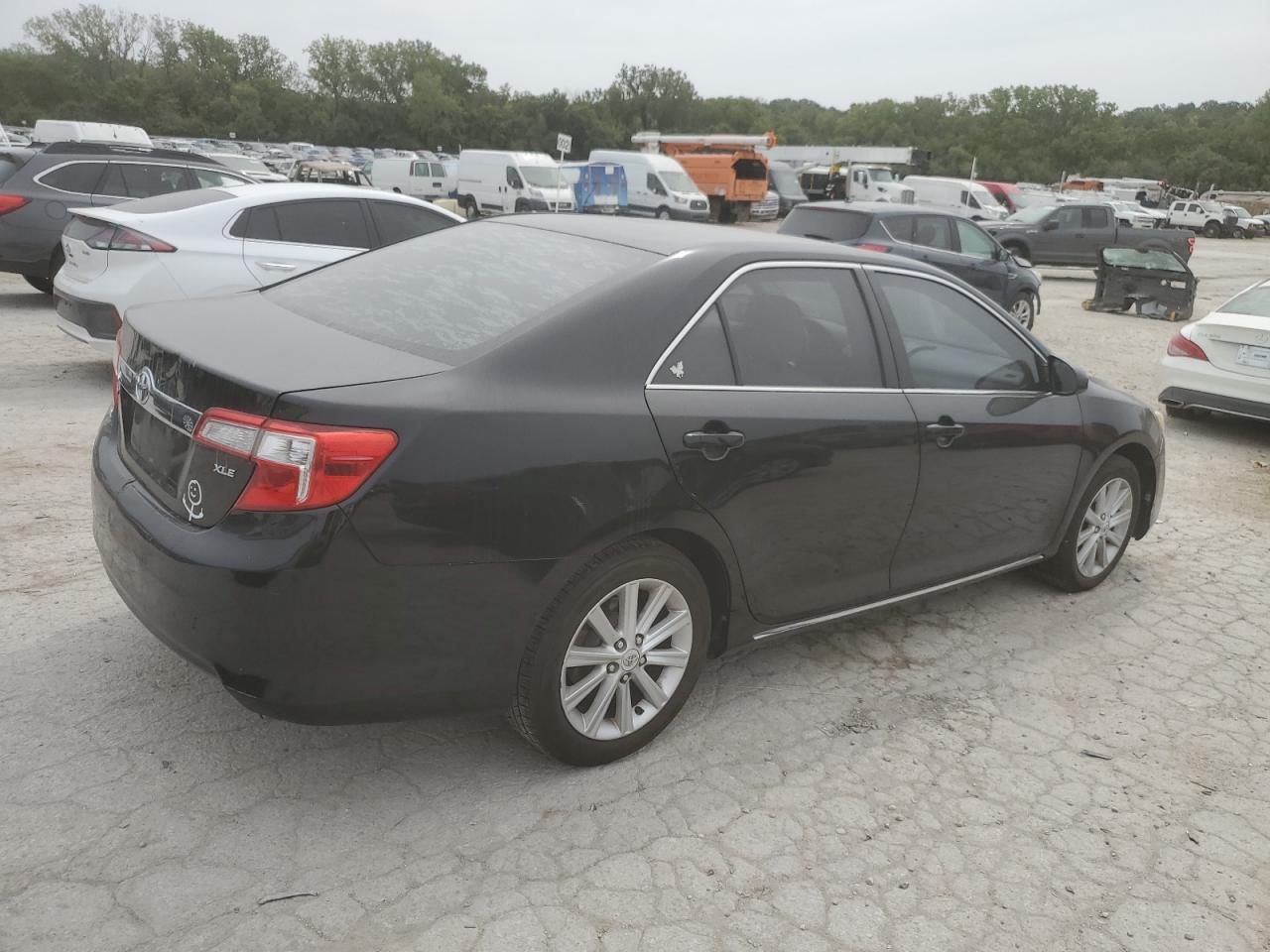 2012 Toyota Camry - Фото 3
