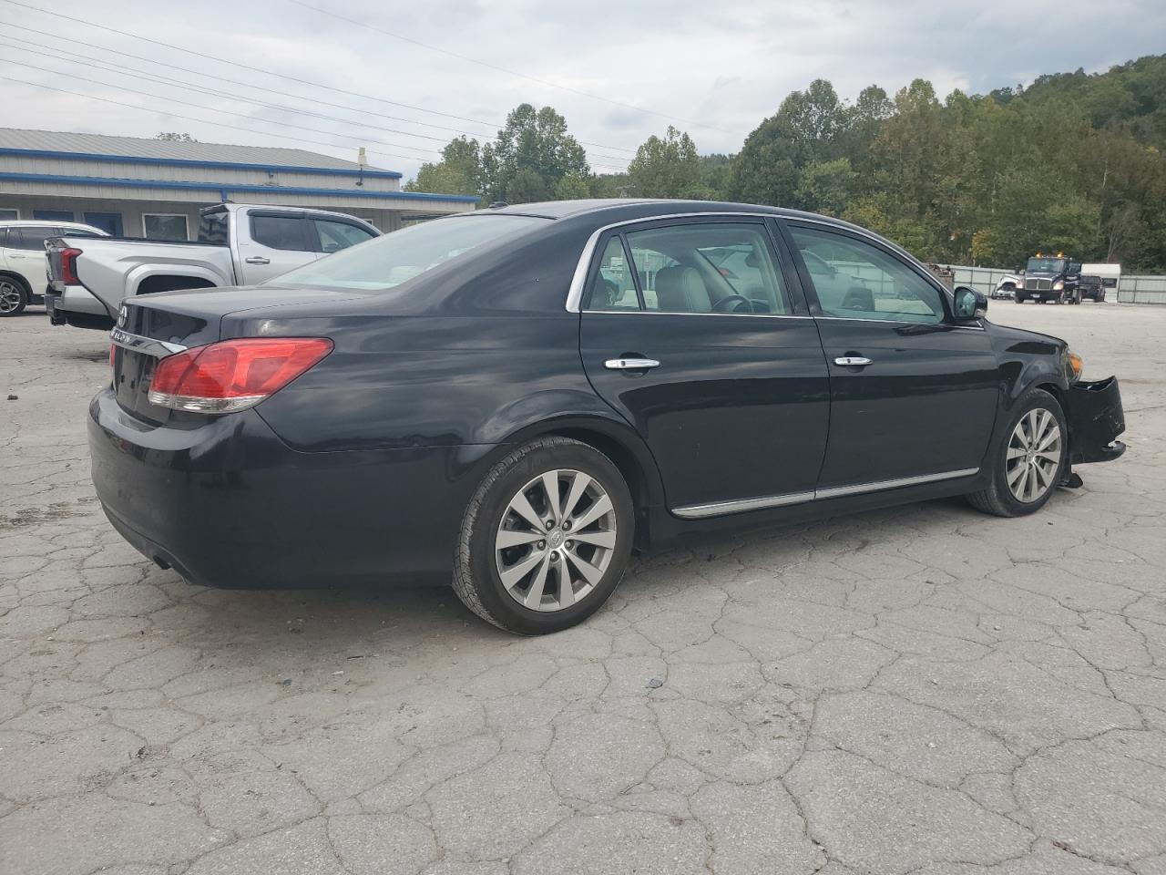 2011 Toyota Avalon Base - Фото 3