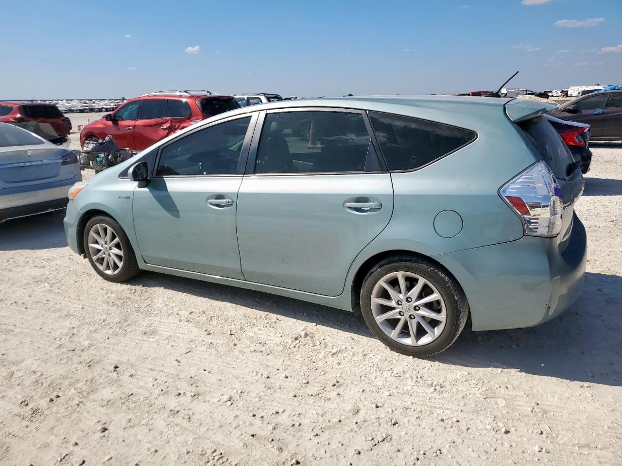 2013 Toyota Prius V - Фото 2