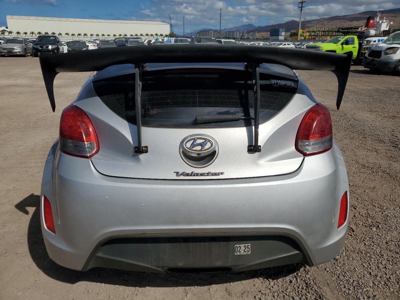 2017 Hyundai Veloster - Image 6