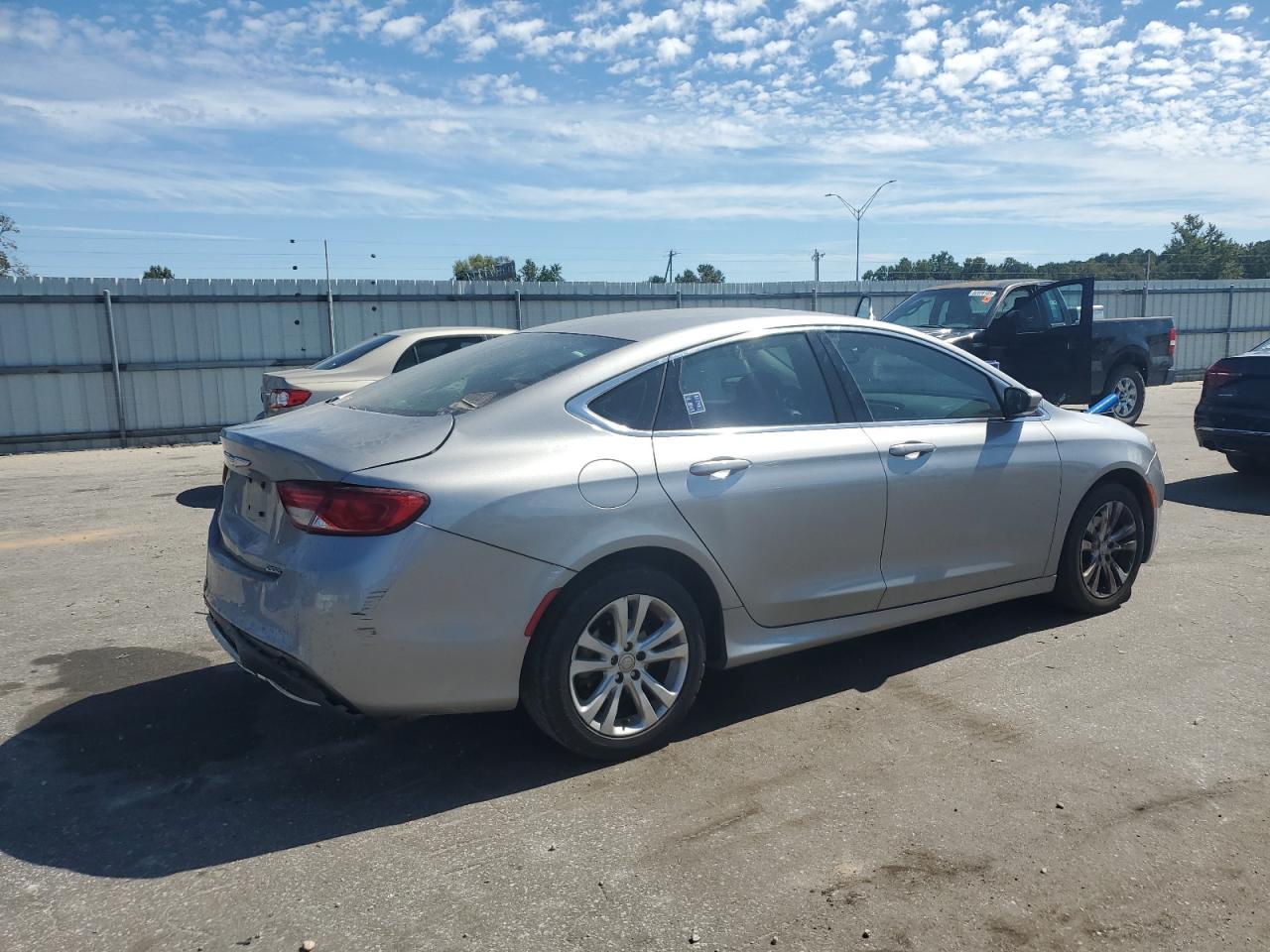 2016 Chrysler 200 Limited - Image 3