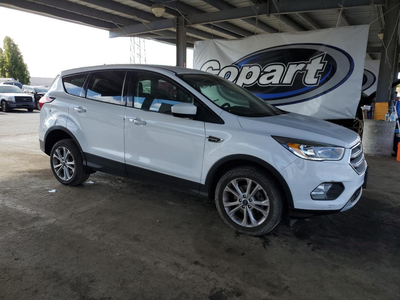 2019 Ford Escape Se - Фото 4