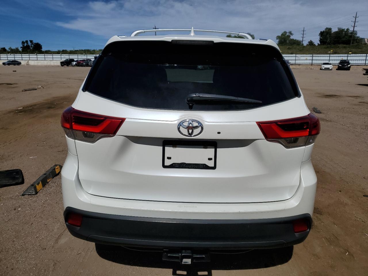 2017 Toyota Highlander Se - Фото 6
