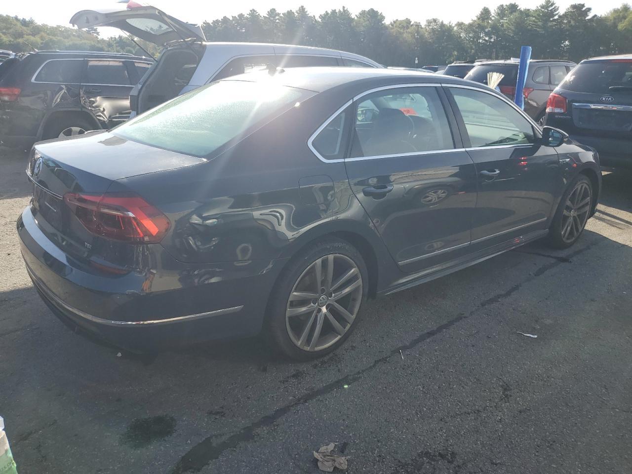 2017 Volkswagen Passat R-Line - Фото 3