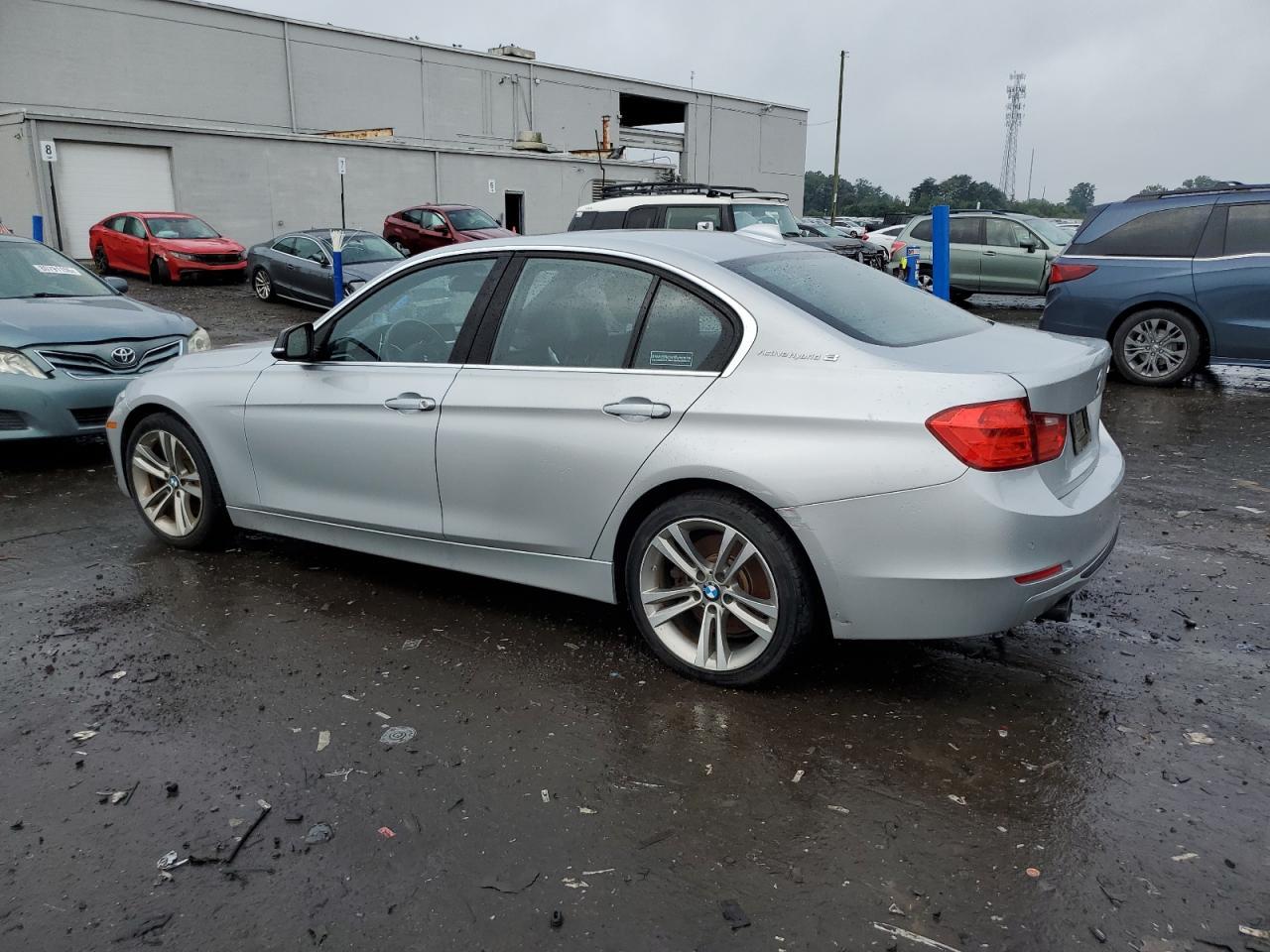 2013 BMW Activehybrid 3 - Image 2