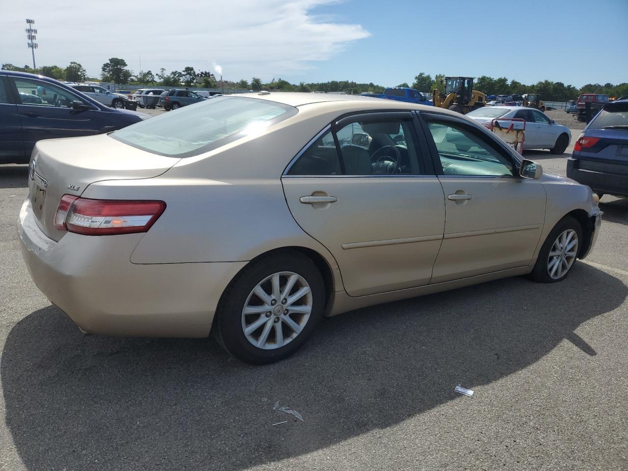 2010 Toyota Camry Base - Фото 3