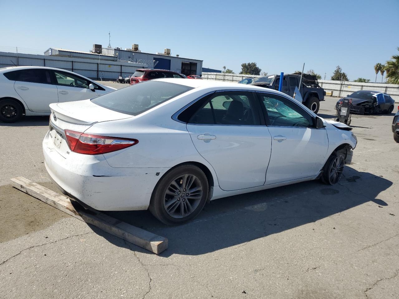 2017 Toyota Camry Le - Фото 3