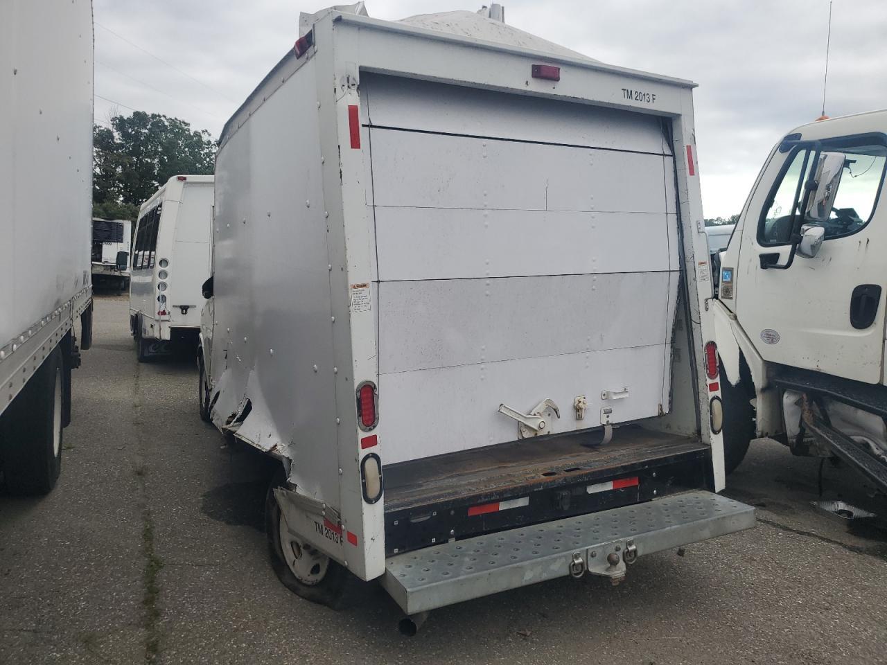 2012 GMC Savana Cutaway G3500 - Image 2