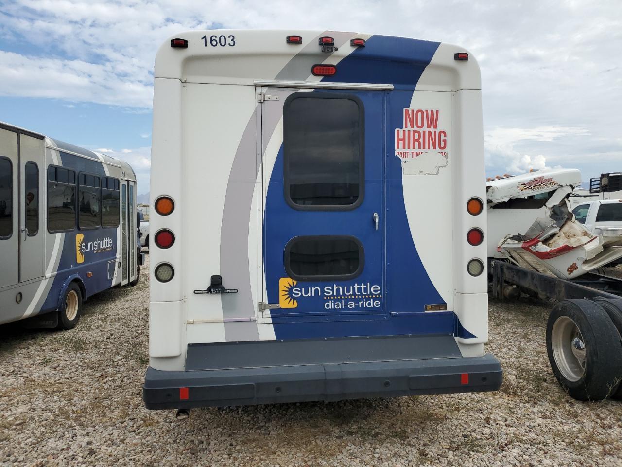 2016 Ford Econoline E350 Super Duty Cutaway Van - Фото 6