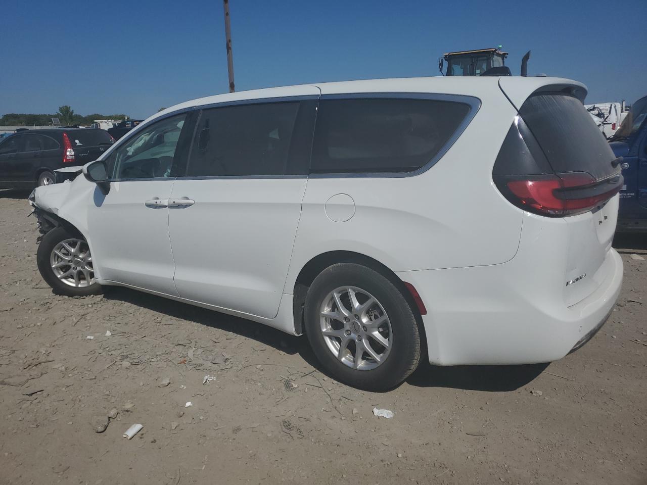 2023 Chrysler Pacifica Touring L - Фото 2