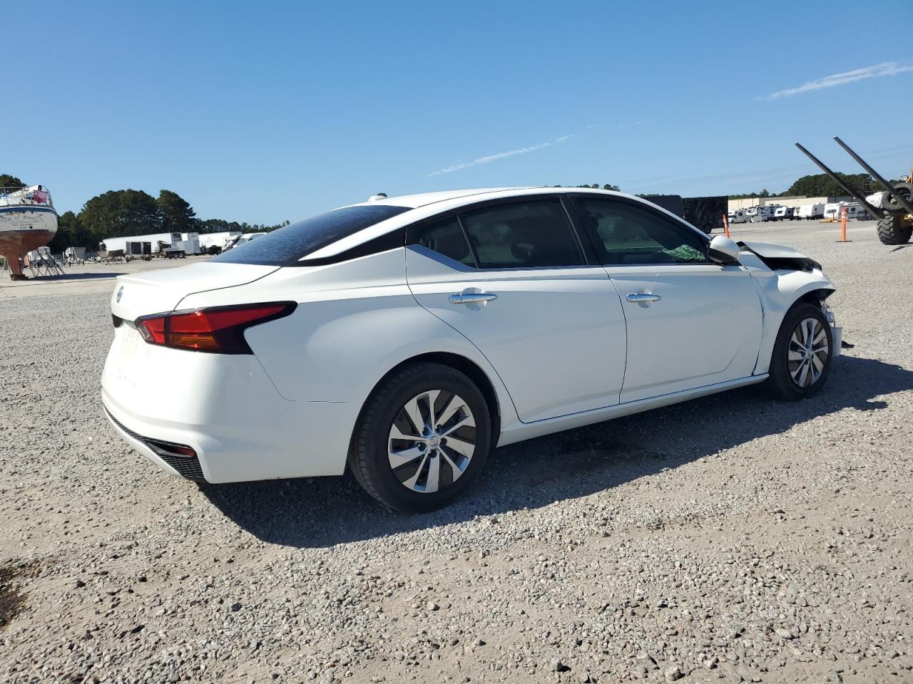 2019 Nissan Altima - Фото 3