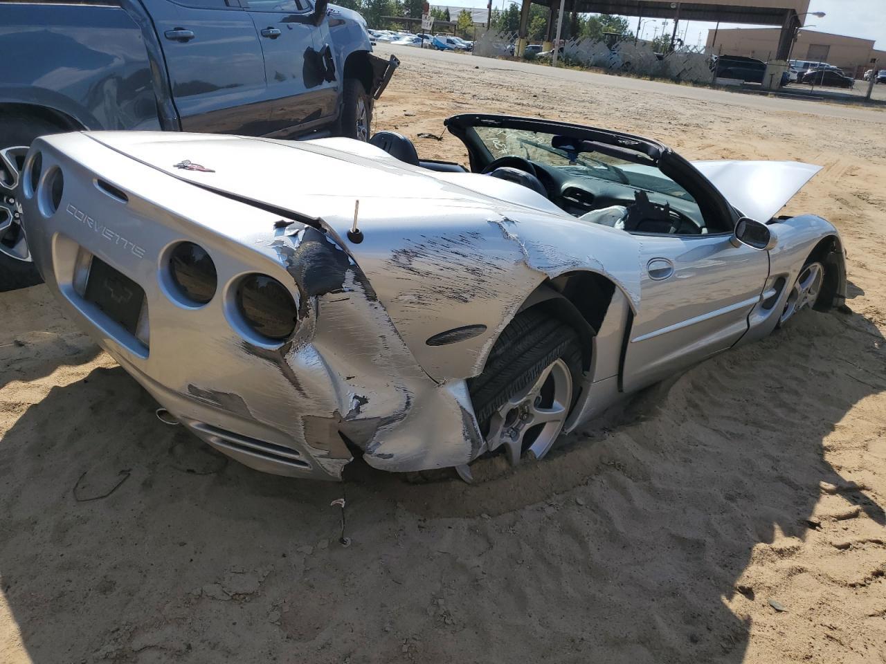2001 Chevrolet Corvette - Фото 3