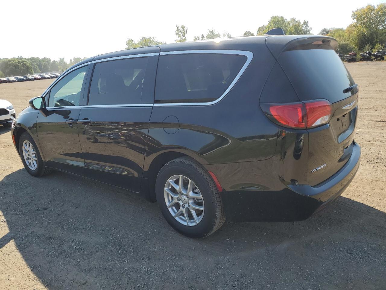 2026 Chrysler Voyager Lx - Фото 2