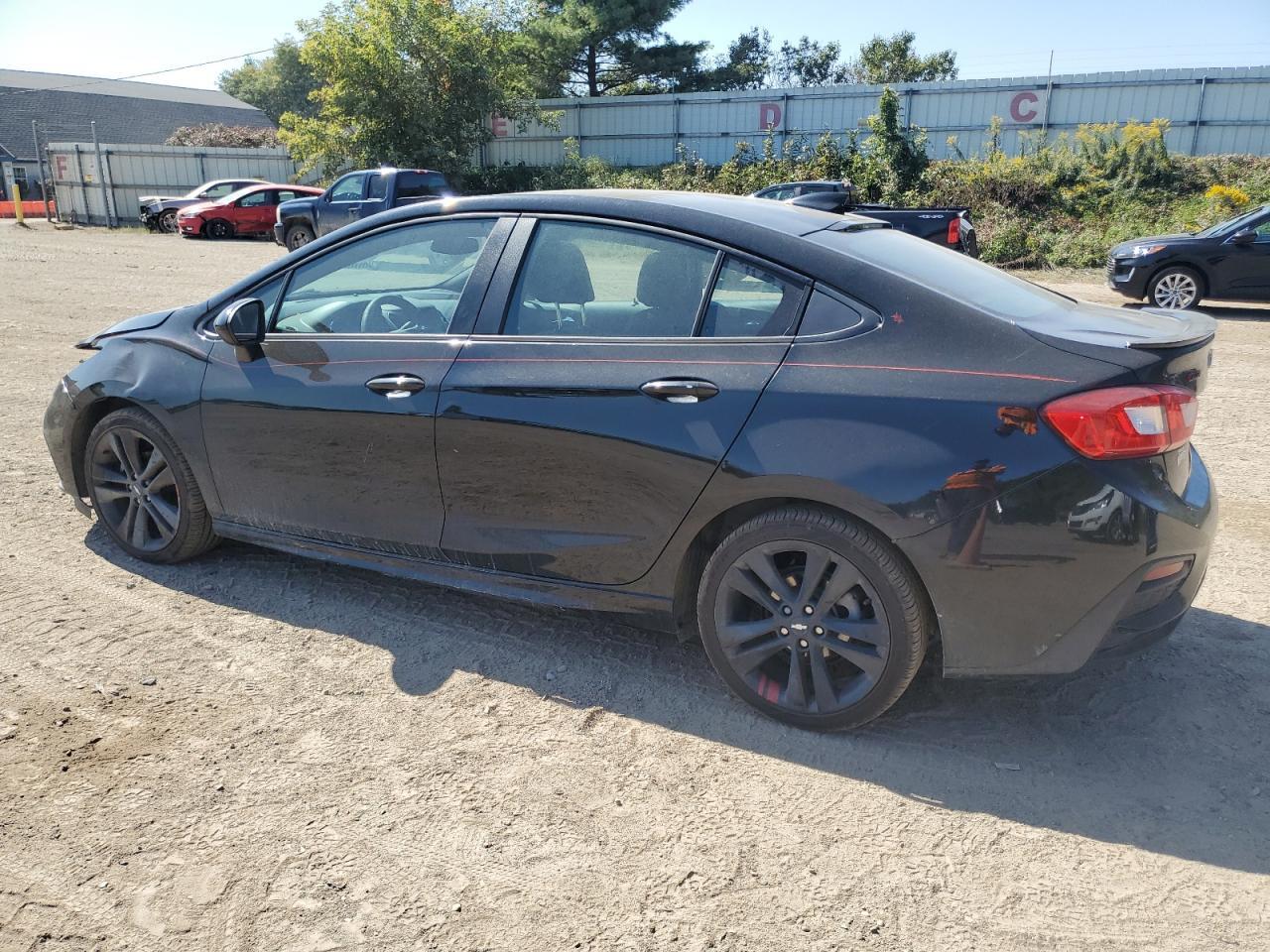 2018 Chevrolet Cruze Lt - Image 2