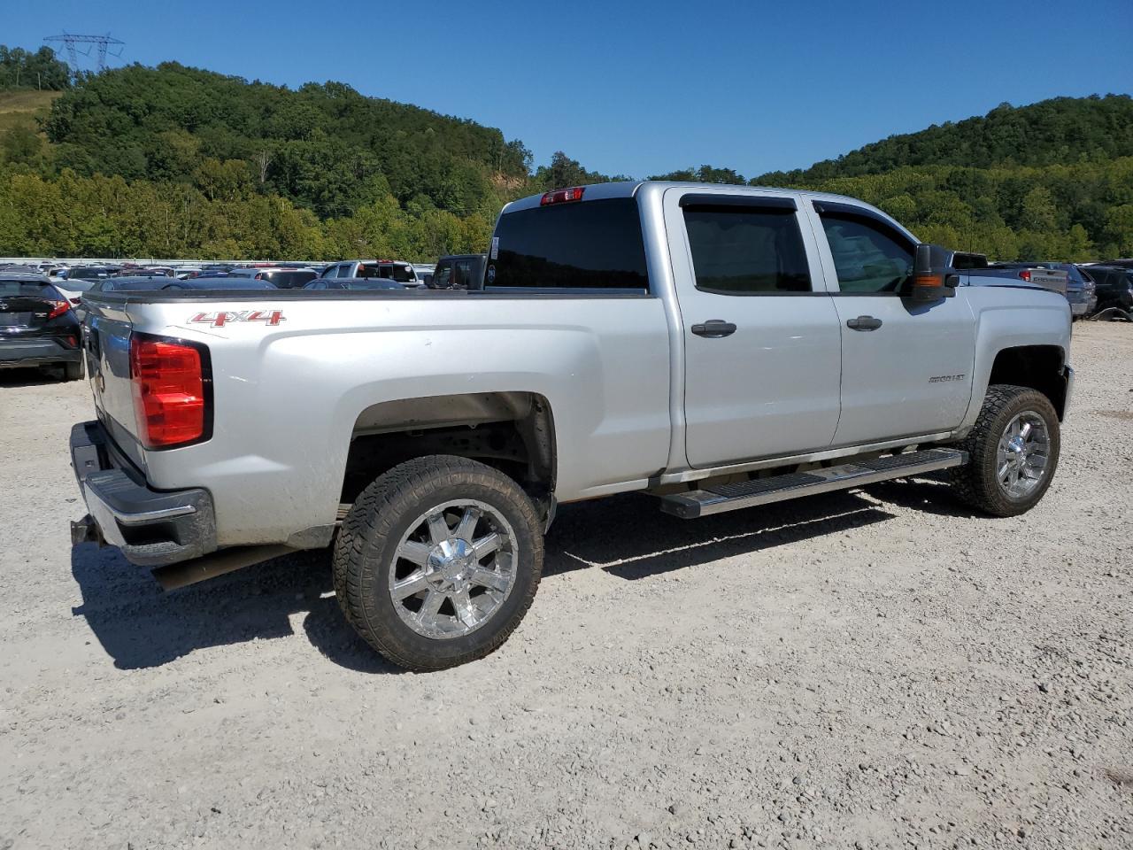 2016 Chevrolet Silverado K2500 Heavy Duty - Image 3