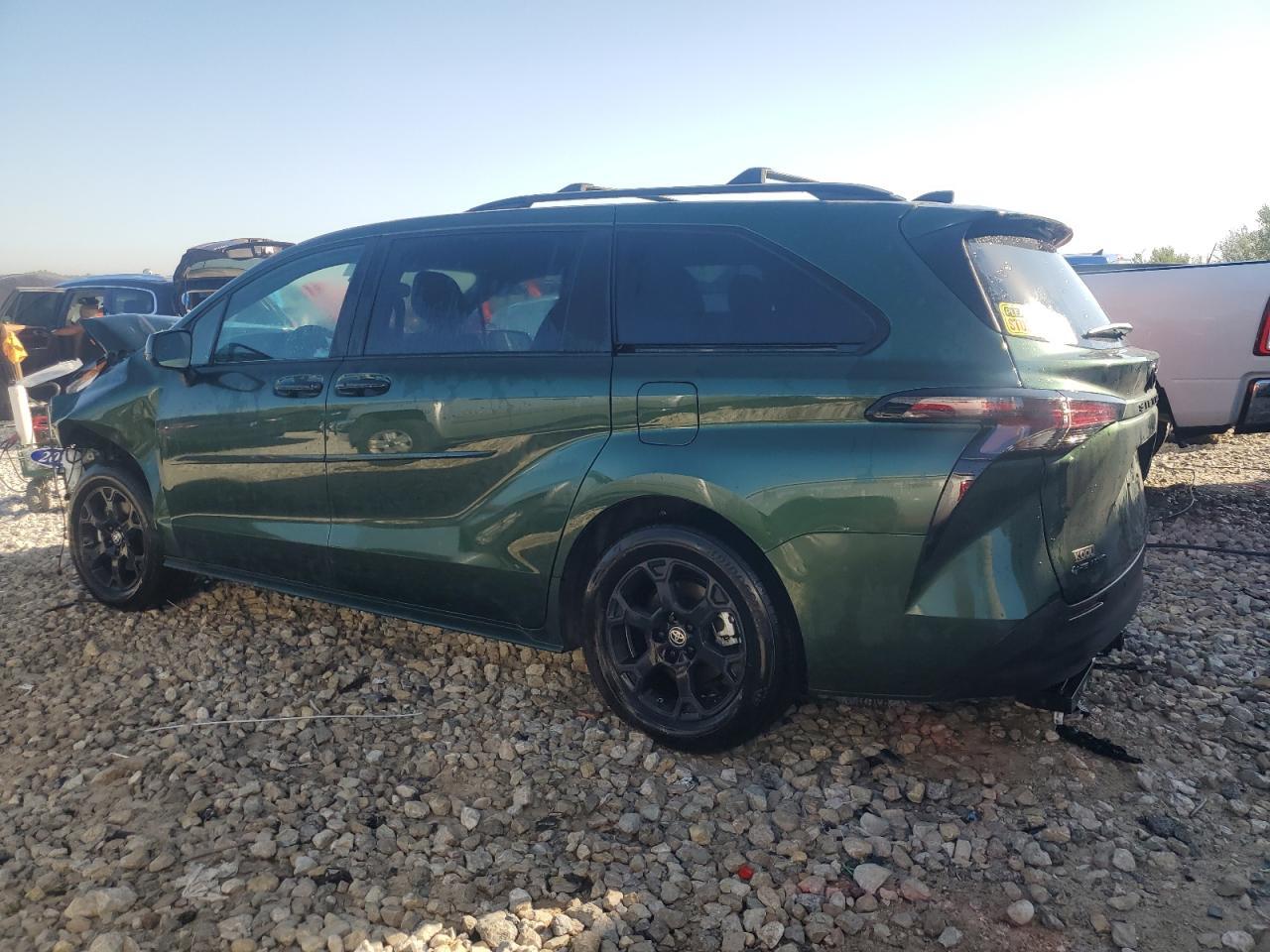 2025 Toyota Sienna Xse - Фото 2