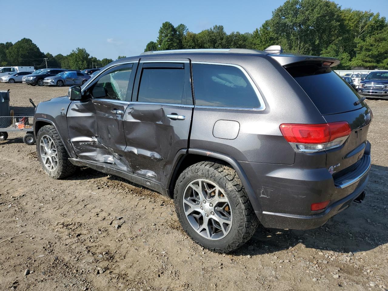 2020 Jeep Grand Cherokee Overland - Image 2
