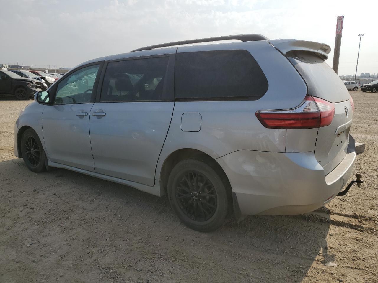 2020 Toyota Sienna Le - Image 2