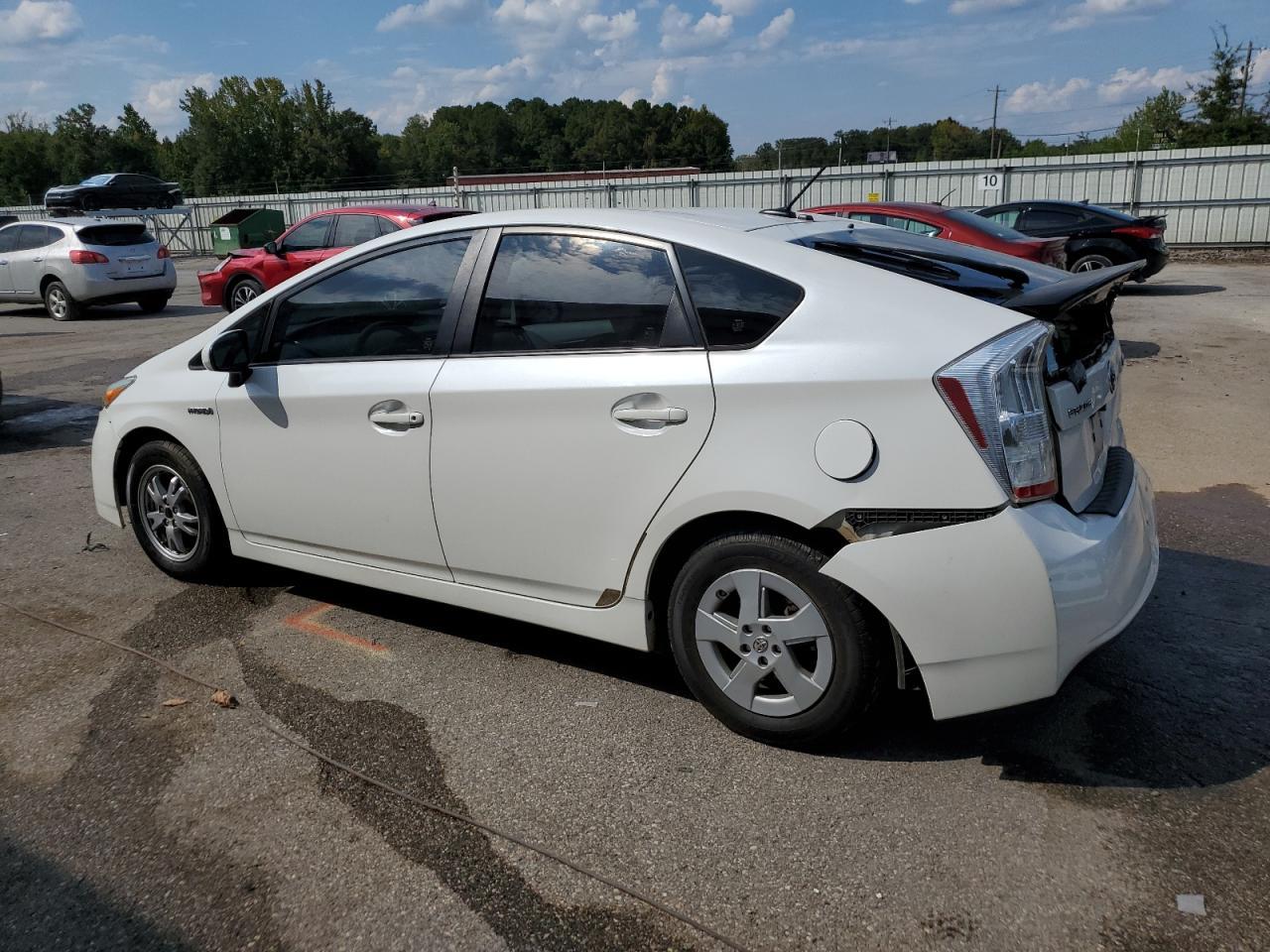 2011 Toyota Prius - Image 2