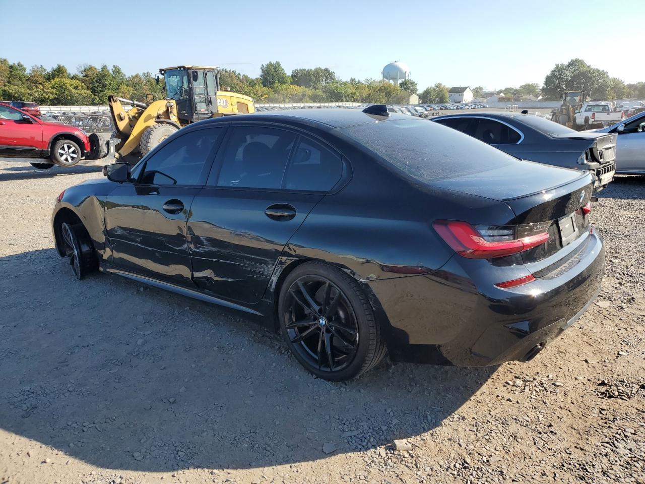 2022 BMW 330Xi - Фото 2