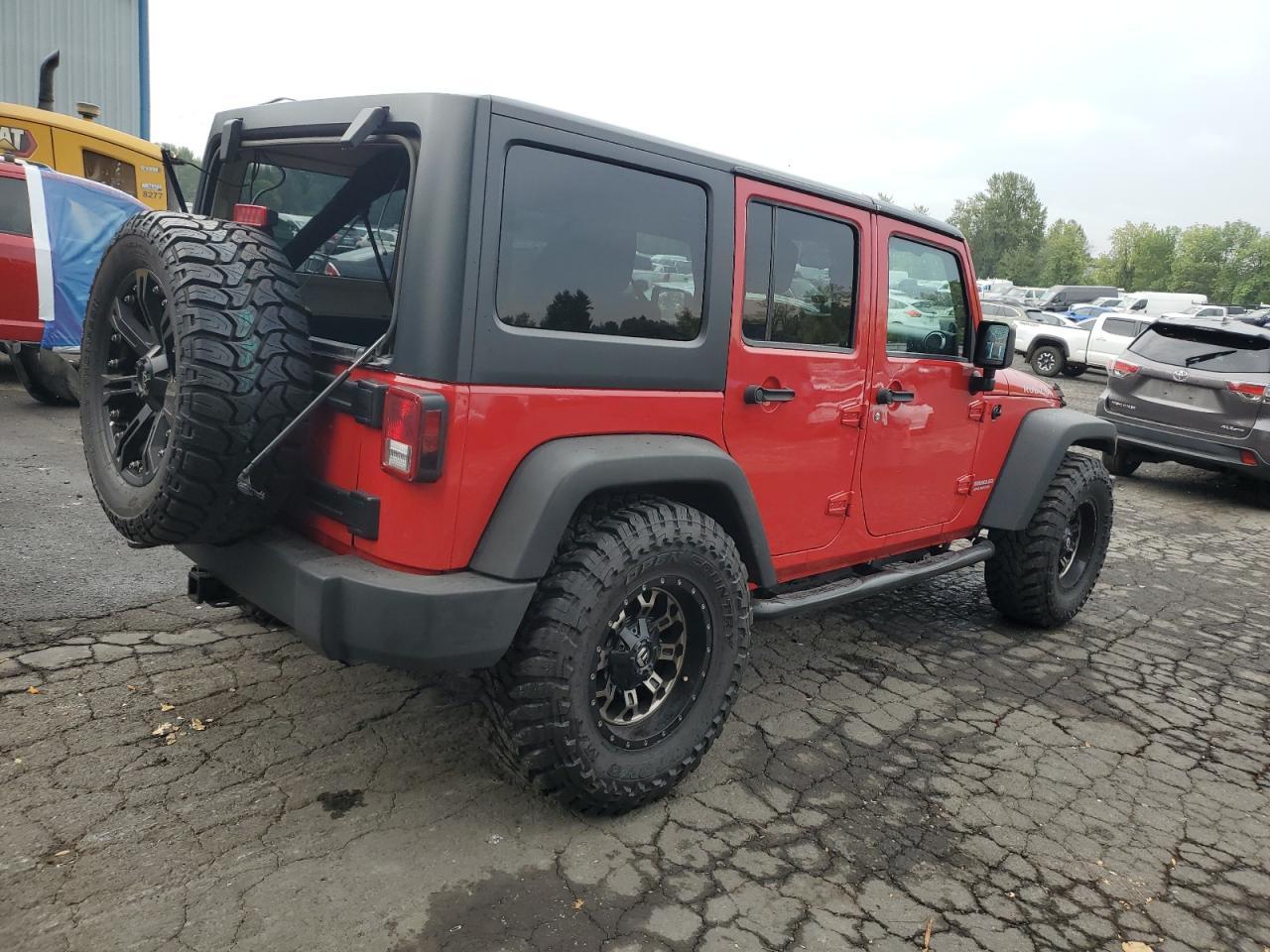2011 Jeep Wrangler Unlimited Rubicon - Image 3