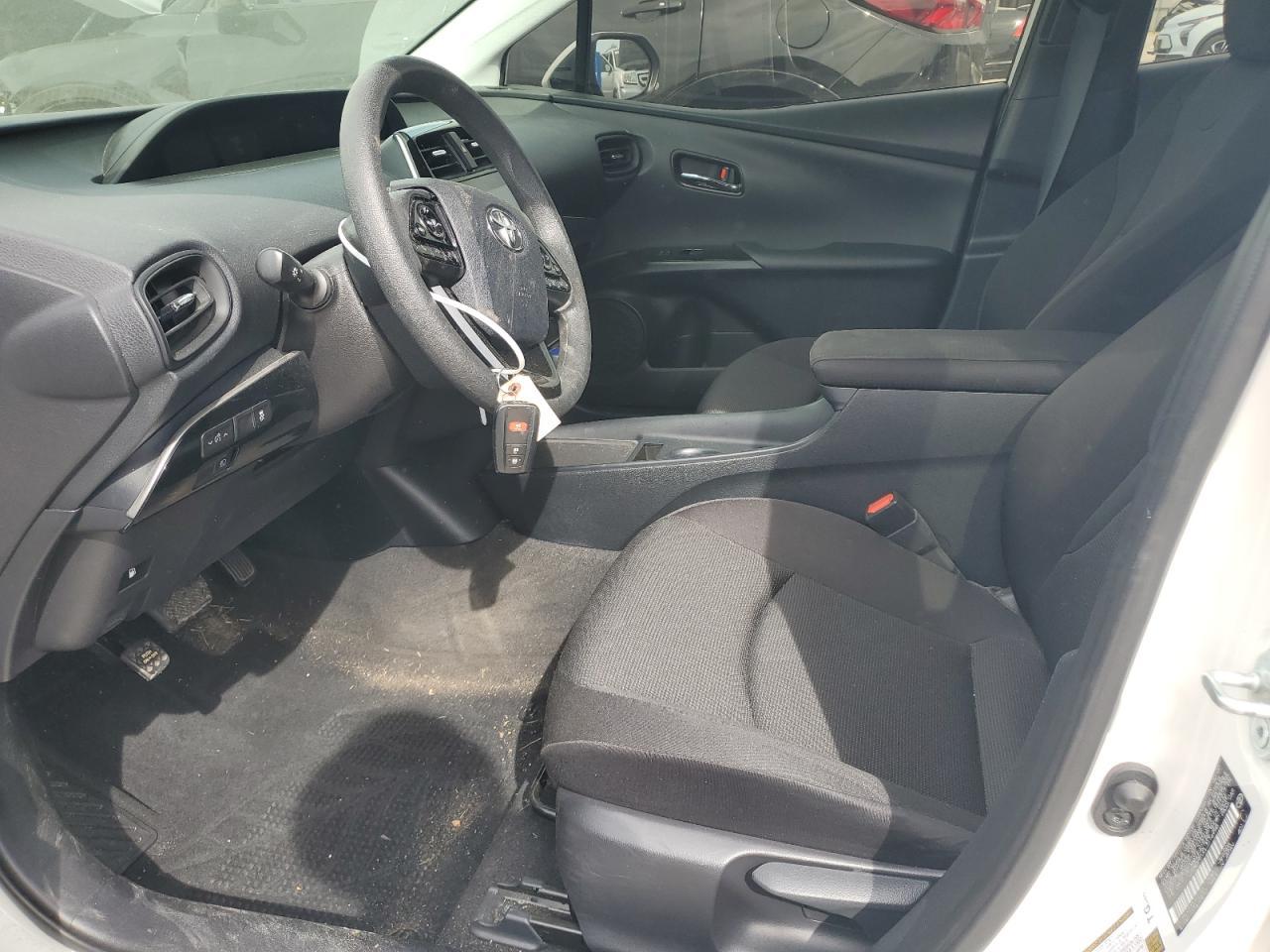 2020 Toyota Prius L - Image 7
