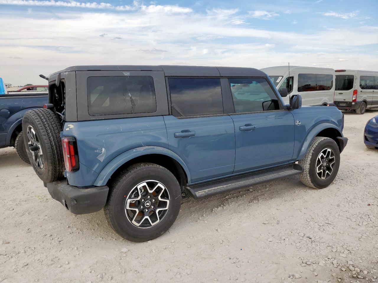 2025 Ford Bronco Outer Banks - Фото 3