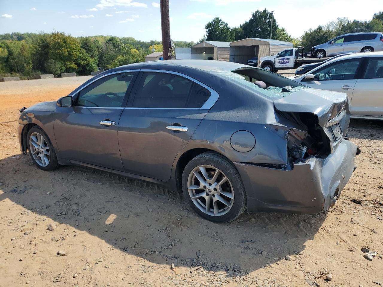 2010 Nissan Maxima S - Image 2