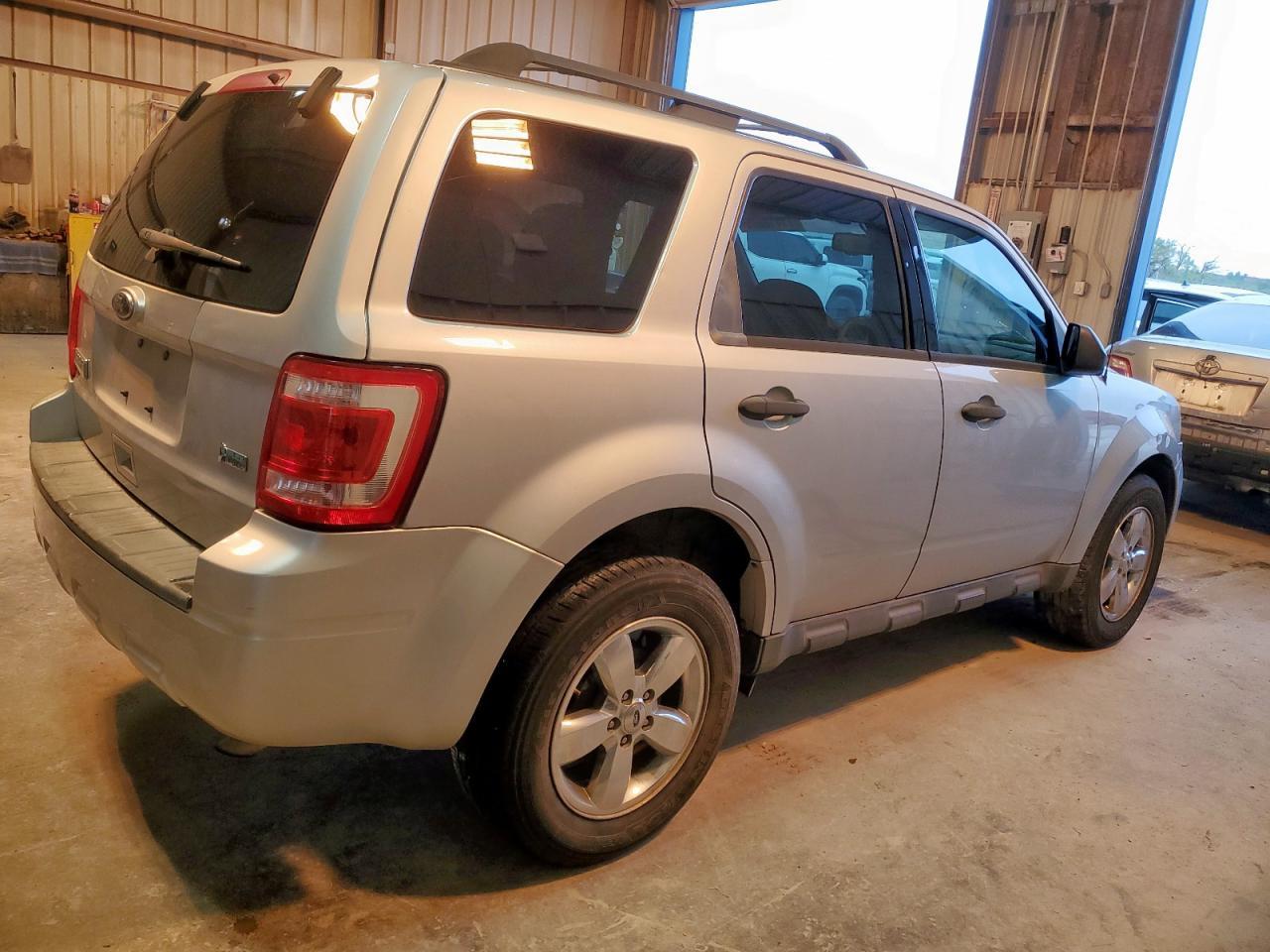 2011 Ford Escape Xlt - Image 3
