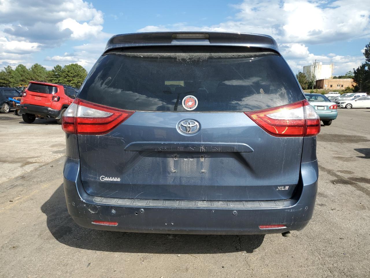 2015 Toyota Sienna Xle - Image 6