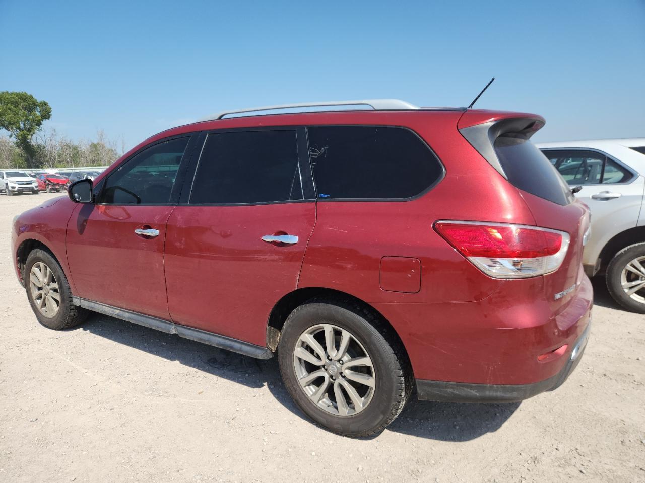 2016 Nissan Pathfinder S - Фото 2