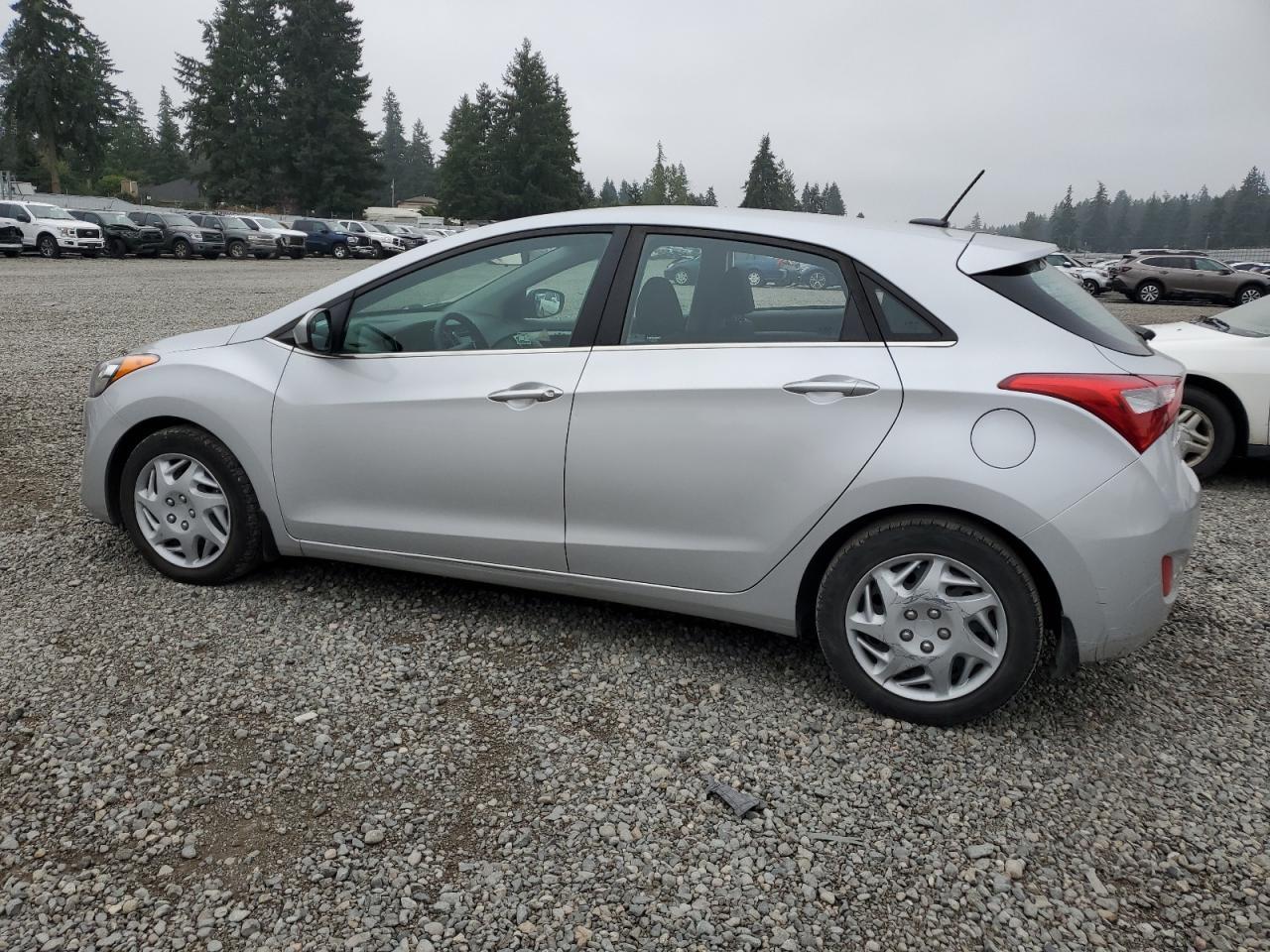 2017 Hyundai Elantra Gt - Image 2