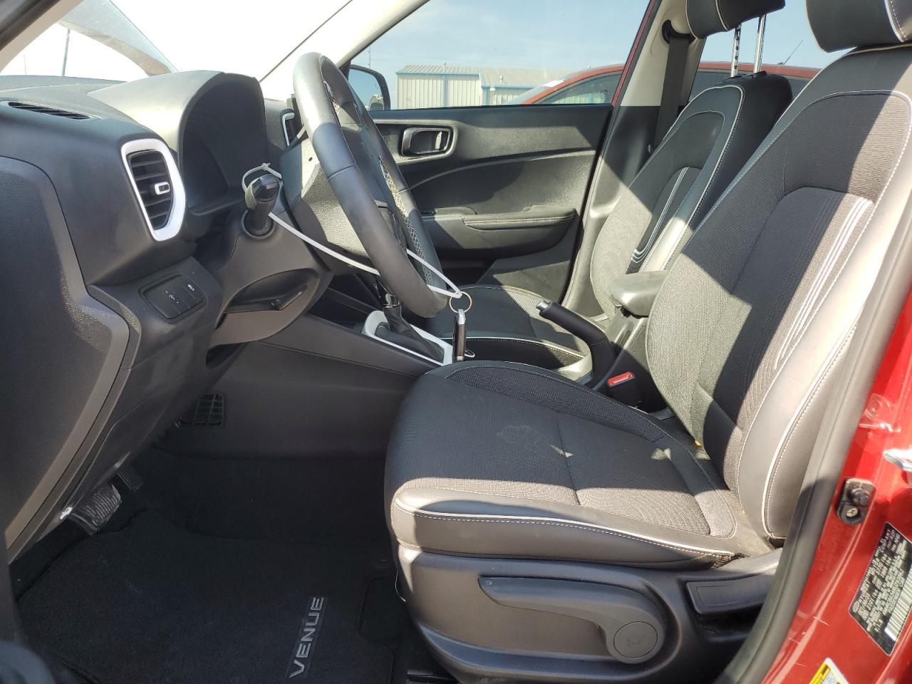 2024 Hyundai Venue Limited - Image 7