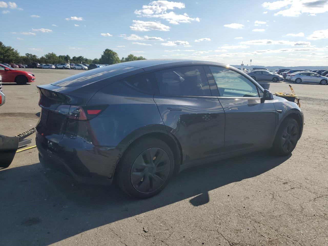 2024 Tesla Model Y - Фото 3