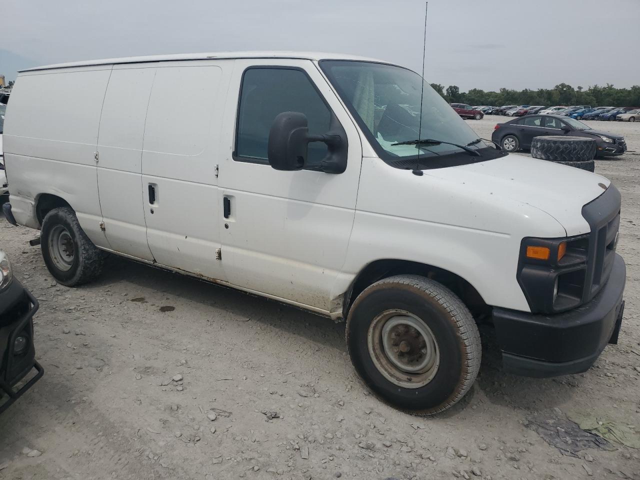 2010 Ford Econoline E250 Van - Фото 4