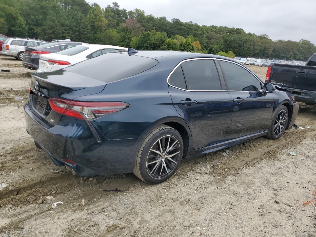 2021 Toyota Camry Se - Image 3