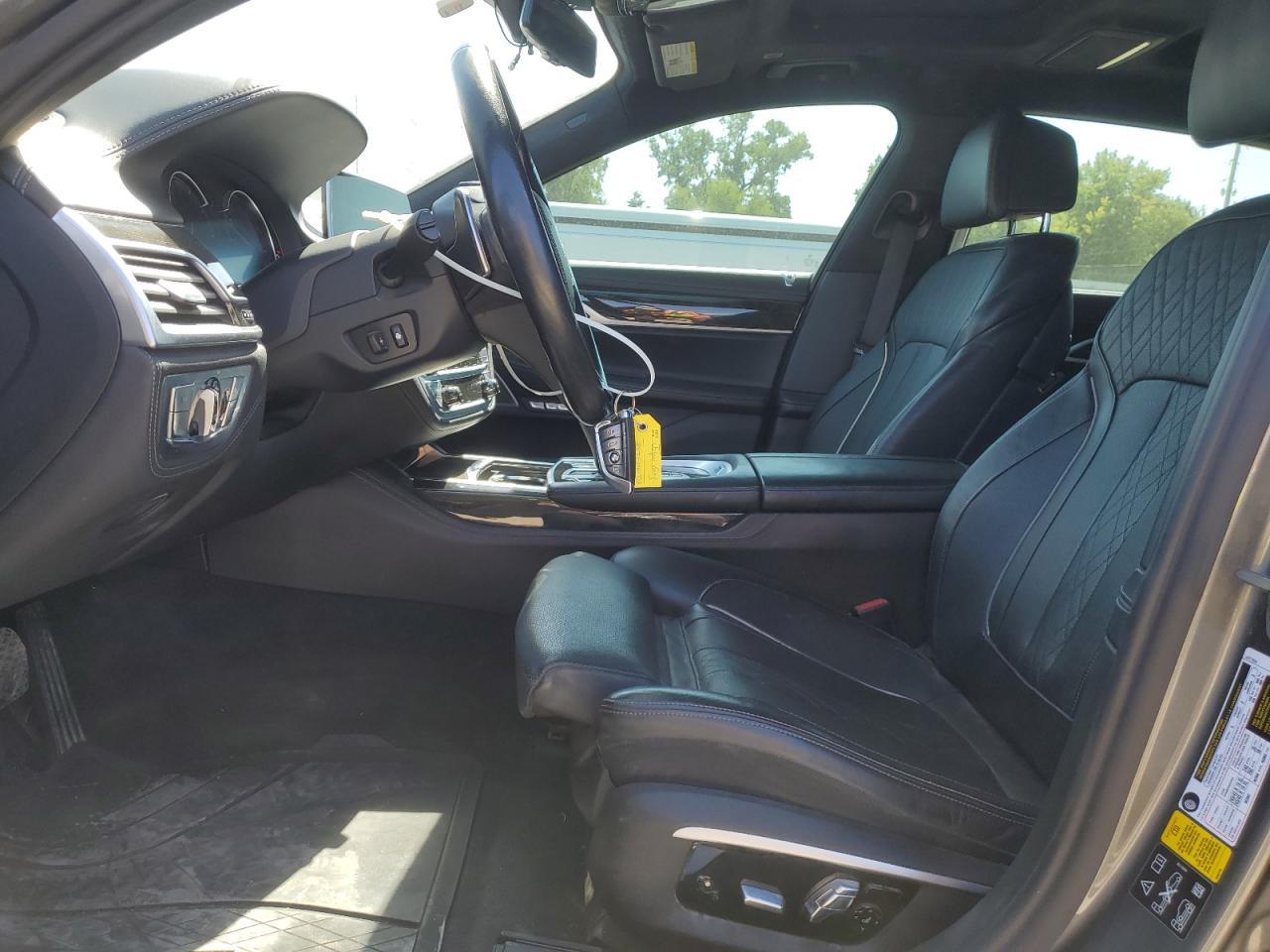 2017 BMW 750 Xi - Фото 7