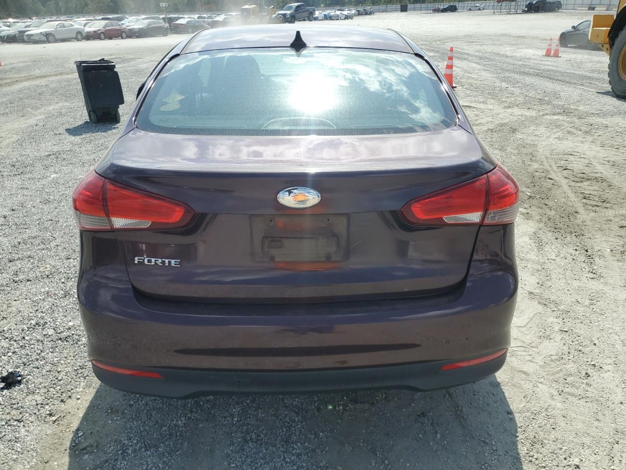 2017 Kia Forte Lx - Image 6