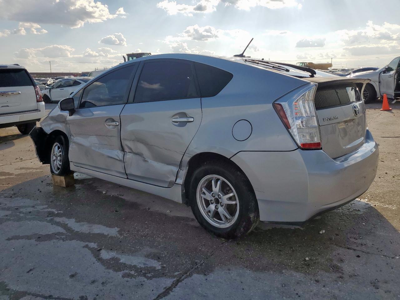 2010 Toyota Prius Ii - Image 2