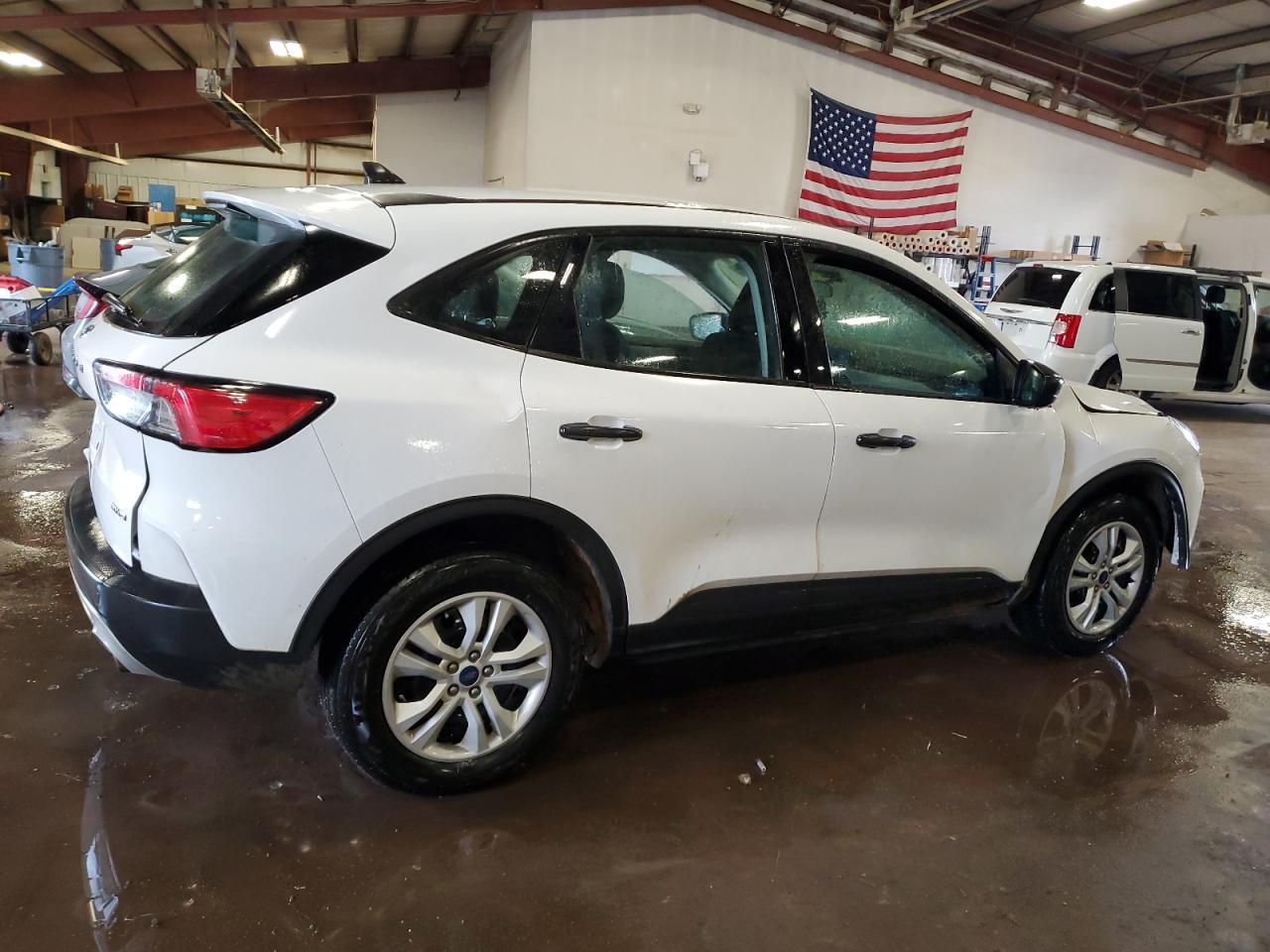 2022 Ford Escape S - Фото 3