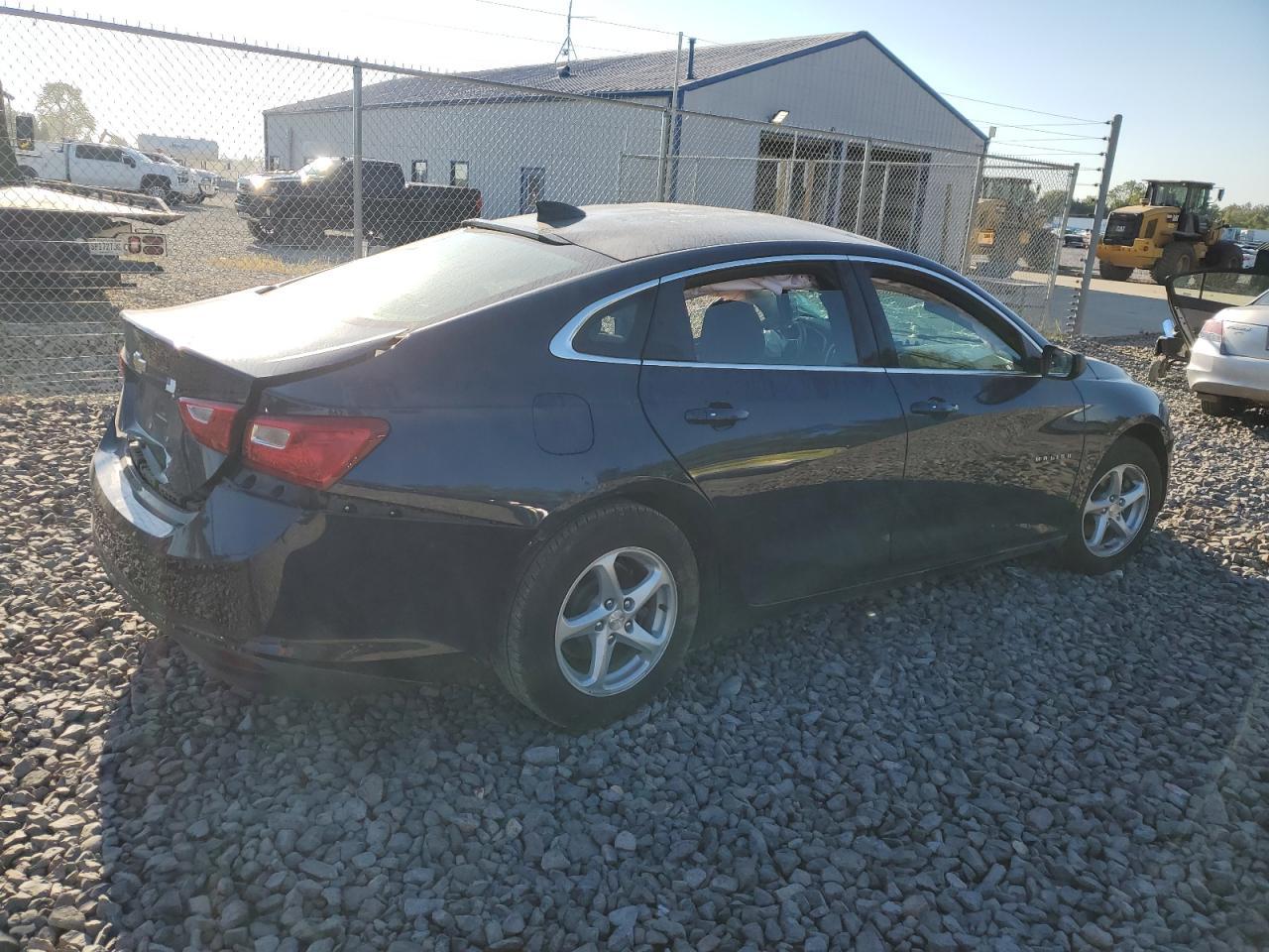 2017 Chevrolet Malibu Ls - Фото 3