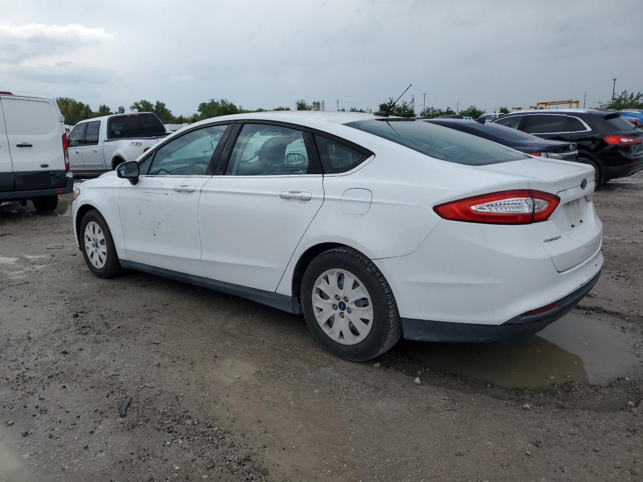 2014 Ford Fusion S - Фото 2