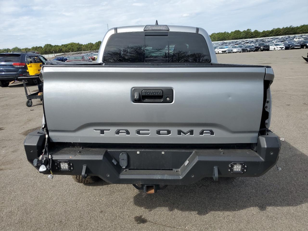 2018 Toyota Tacoma Double Cab - Фото 6