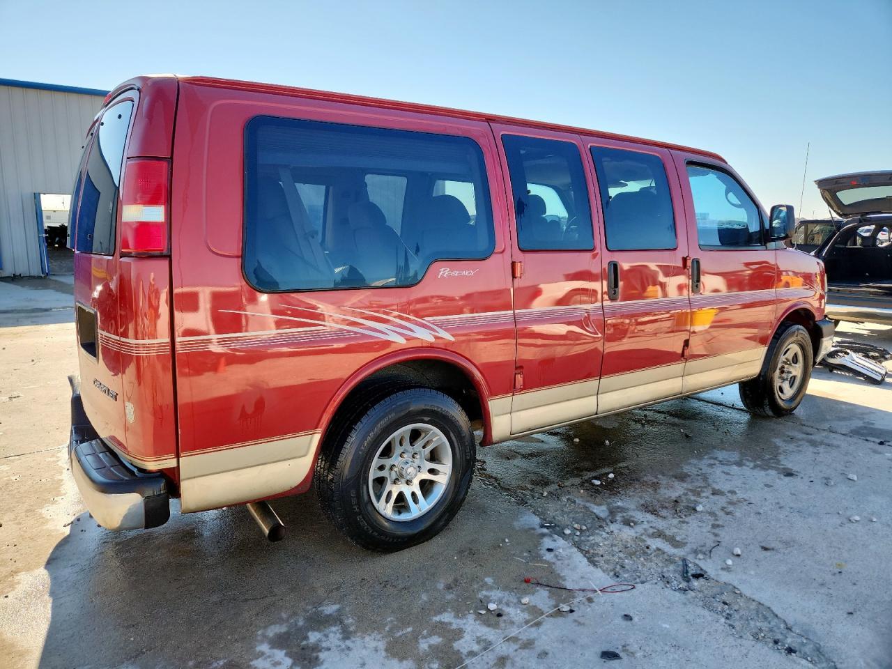 2004 Chevrolet Express G1500 - Фото 3
