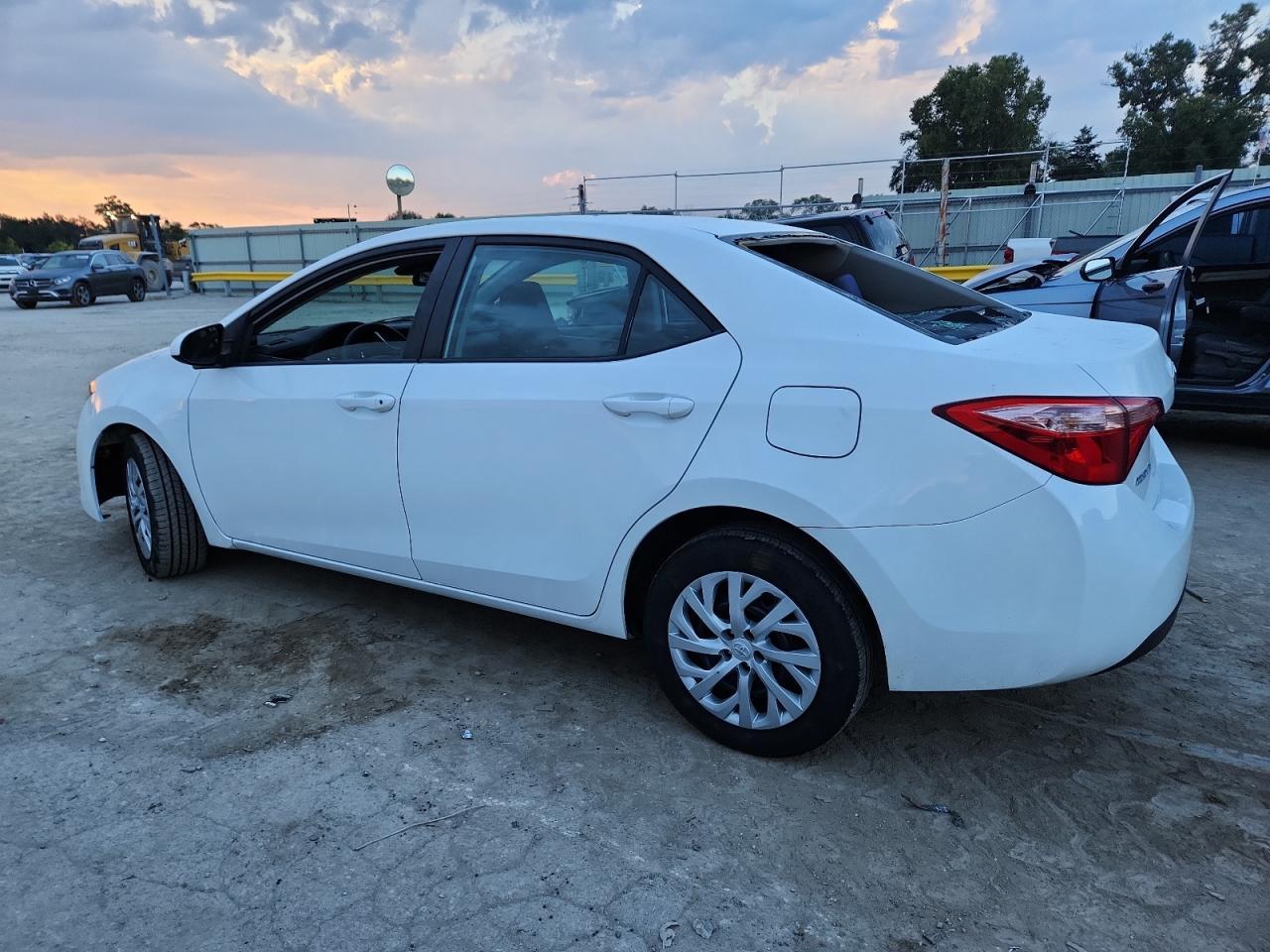 2018 Toyota Corolla L - Фото 2