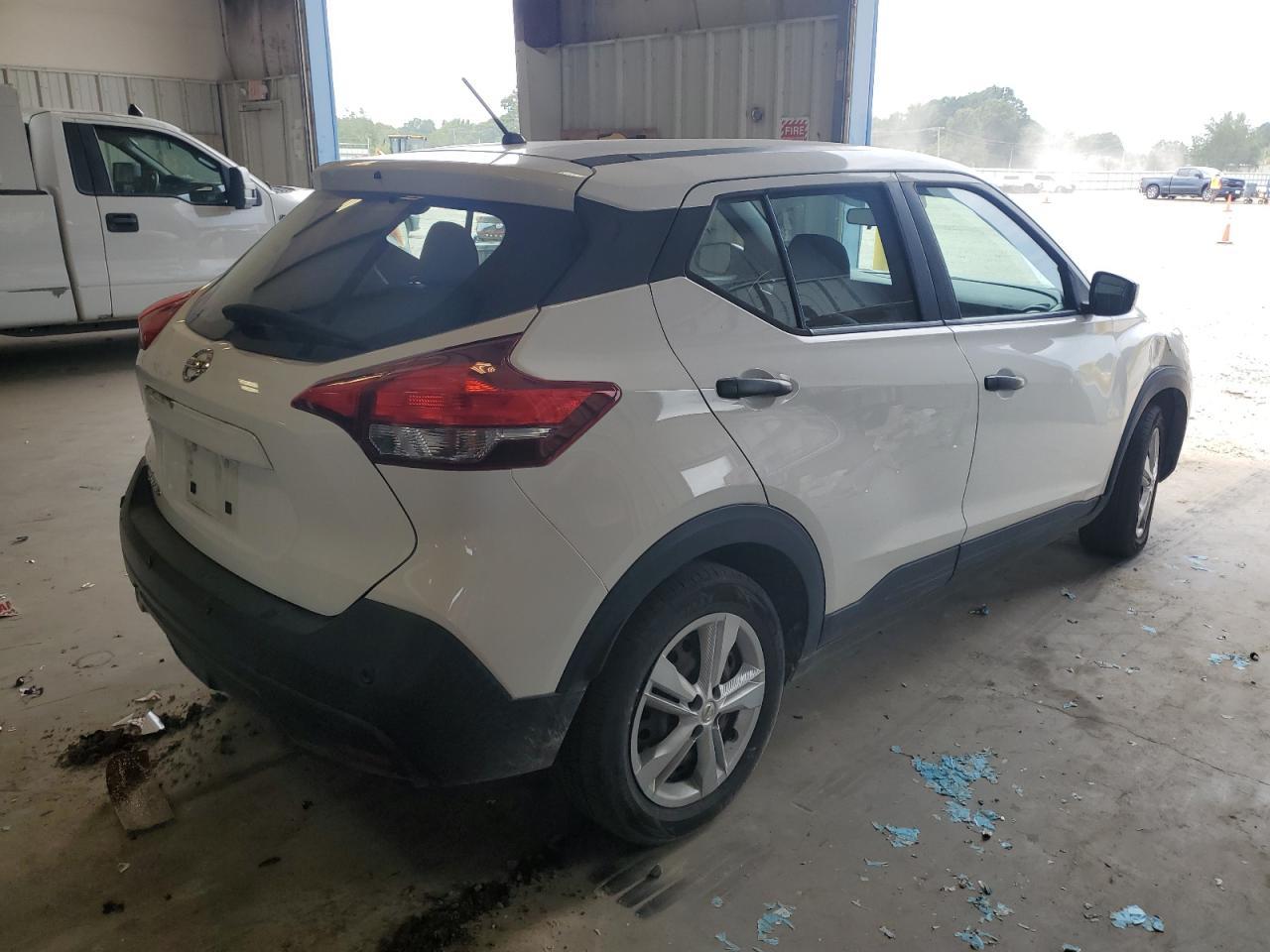 2020 Nissan Kicks S - Image 3
