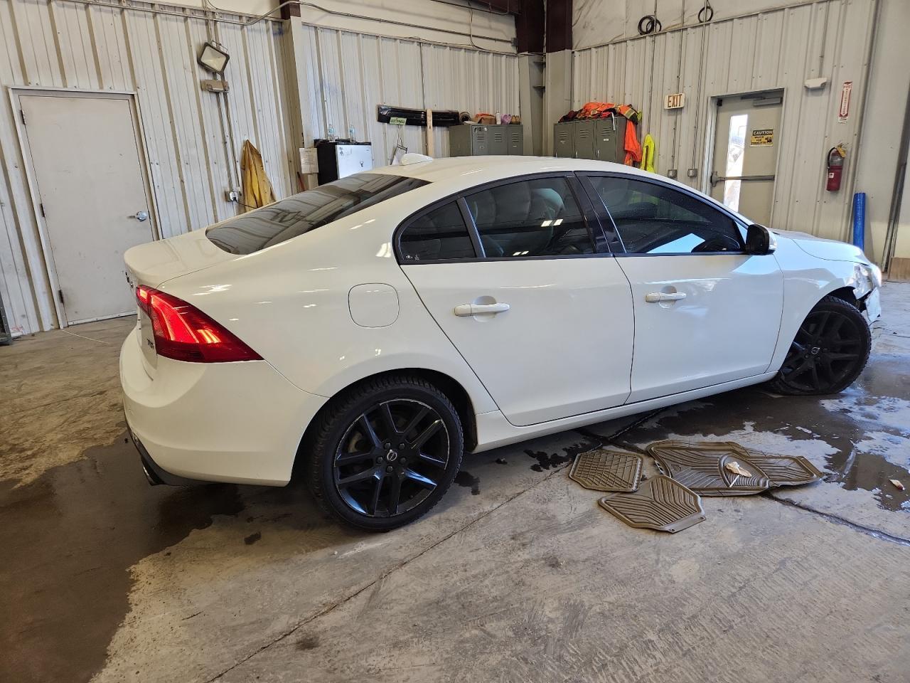 2017 Volvo S60 - Фото 3