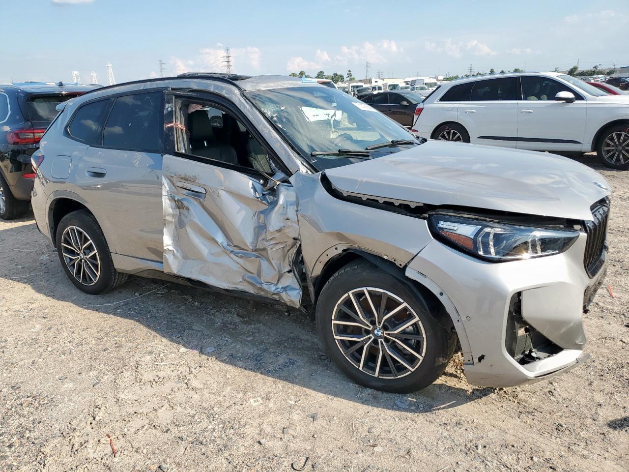 2025 BMW X1 xDrive28I - Image 4